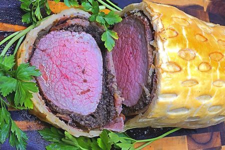 Биф веллингтон (говядина в духовке) Биф веллингтон (говядина в духовке)