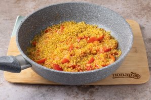 Булгур с помидорами и перцем Булгур с помидорами и перцем