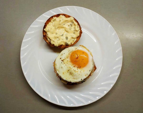 Бургеры с говядиной и яйцом Бургеры с говядиной и яйцом