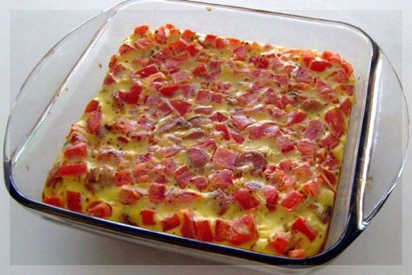 Пышный омлет в духовке — рецепт на молоке с колбасой
Пышный омлет в духовке — рецепт на молоке с колбасой