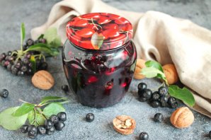 Варенье из черноплодной рябины с грецким орехом Варенье из черноплодной рябины с грецким орехом