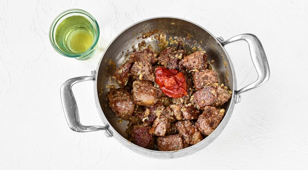 Тушеная говяжья лопатка, пошаговый рецепт с фото на 404 ккал Тушеная говяжья лопатка, пошаговый рецепт с фото на 404 ккал