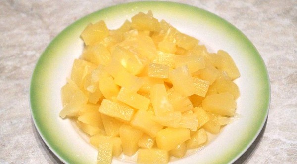 Салат с копченой курицей, ананасами и кукурузой, пошаговый рецепт с фото от автора Наталья Салат с копченой курицей, ананасами и кукурузой, пошаговый рецепт с фото от автора Наталья