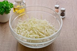 Салат "Витаминка" из капусты, моркови и перца Салат "Витаминка" из капусты, моркови и перца