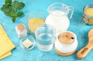 Каша пшённая в кастрюле на молоке Каша пшённая в кастрюле на молоке