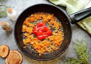 Куриные биточки в духовке с подливкой Куриные биточки в духовке с подливкой