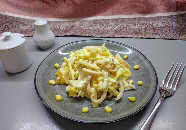 Салат из кальмаров с яблоком и апельсином Салат из кальмаров с яблоком и апельсином