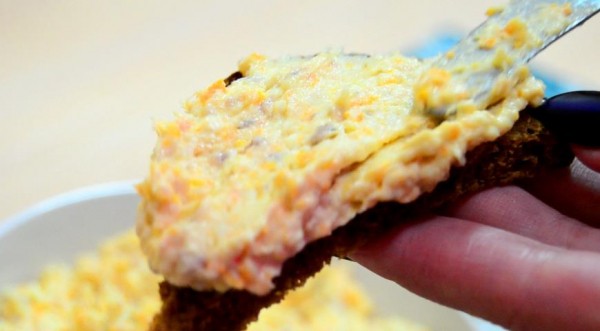 Селедочное масло с плавленым сыром, пошаговый рецепт с фото от автора Знакомый вкус Селедочное масло с плавленым сыром, пошаговый рецепт с фото от автора Знакомый вкус