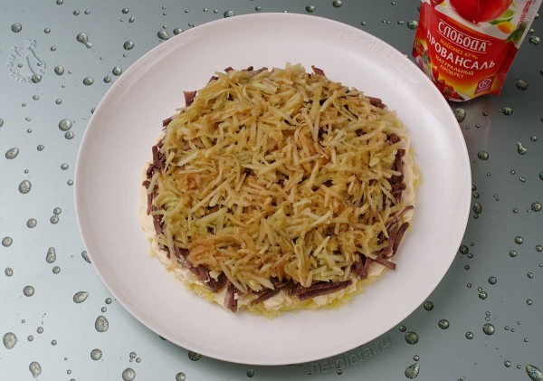 Слоеный салат с говядиной и корейской морковью Слоеный салат с говядиной и корейской морковью