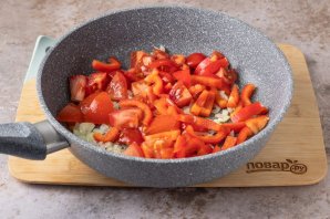 Булгур с помидорами и перцем Булгур с помидорами и перцем