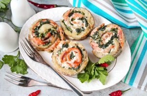 "Розочки" из красной и белой рыбы со шпинатом "Розочки" из красной и белой рыбы со шпинатом