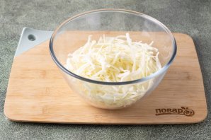 Салат из капусты, дайкона и свеклы Салат из капусты, дайкона и свеклы