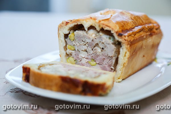 Мясной с фисташками террин в тесте Мясной с фисташками террин в тесте
