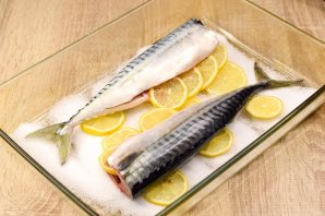 Скумбрия на соли с лимоном Скумбрия на соли с лимоном