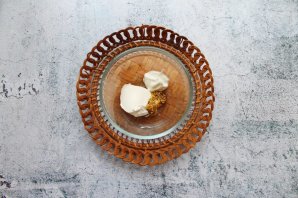 Брускетты с говяжьим языком и корнишонами Брускетты с говяжьим языком и корнишонами