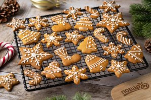 Имбирные новогодние пряники с глазурью Имбирные новогодние пряники с глазурью