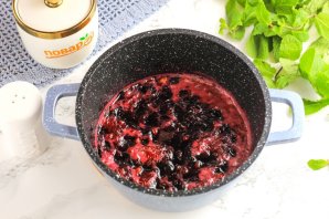 Блинчики с ягодным соусом Блинчики с ягодным соусом