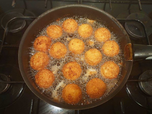 Куриные шарики с сыром Куриные шарики с сыром