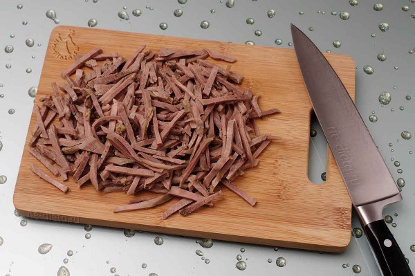 Салат с языком и болгарским перцем Салат с языком и болгарским перцем