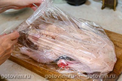 Утка, запеченная в рукаве с глазурью из соевого соуса с медом и апельсиновым соком