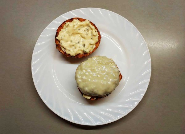 Бургеры с говядиной и яйцом Бургеры с говядиной и яйцом