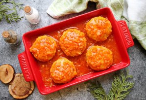 Куриные биточки в духовке с подливкой Куриные биточки в духовке с подливкой