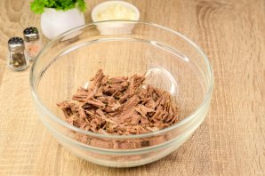 Салат "Гусарский" с помидорами и говядиной Салат "Гусарский" с помидорами и говядиной