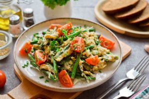 Спаржевая фасоль в яйце с сыром