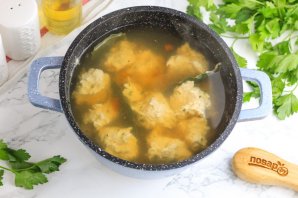 Клецки из куриного филе с луком Клецки из куриного филе с луком