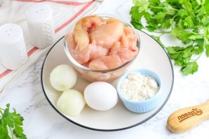 Клецки из куриного филе с луком Клецки из куриного филе с луком
