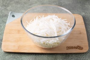 Салат из капусты, дайкона и свеклы Салат из капусты, дайкона и свеклы