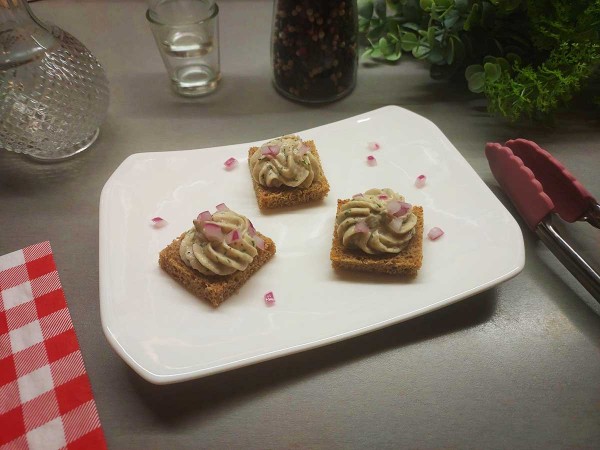 Канапе с муссом из сельди Канапе с муссом из сельди