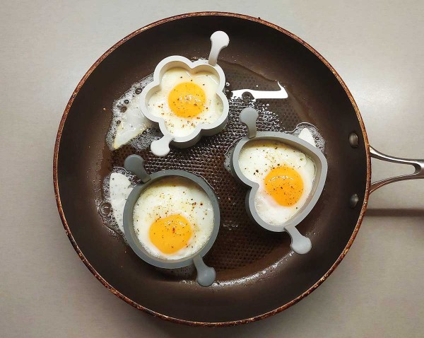 Бургеры с говядиной и яйцом Бургеры с говядиной и яйцом