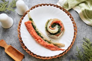 "Розочки" из красной и белой рыбы со шпинатом "Розочки" из красной и белой рыбы со шпинатом