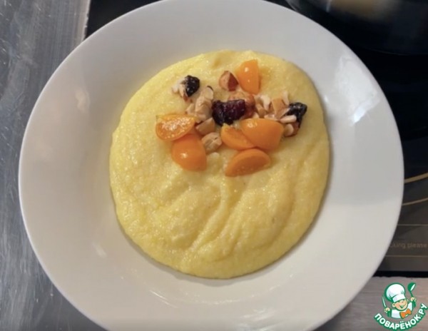 Каша из кукурузной поленты с физалисом и орехами Каша из кукурузной поленты с физалисом и орехами