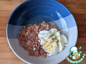 Крабовые палочки, фаршированные тунцом и сыром