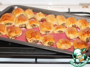 Мини-слойки с тунцом и оливками