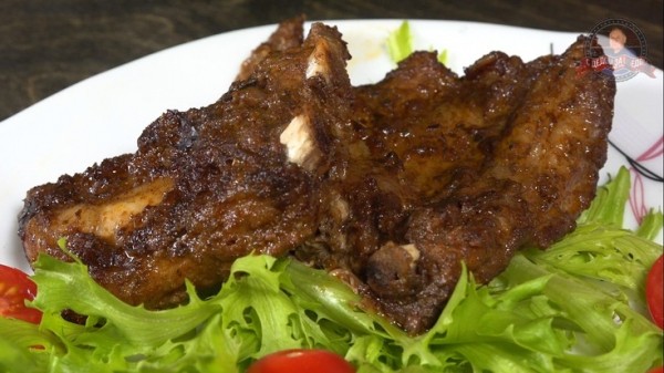 Отличительный вкусовой опыт: свиные рёбрышки, зачаровывающе запечённые под ароматным маринадом Отличительный вкусовой опыт: свиные рёбрышки, зачаровывающе запечённые под ароматным маринадом