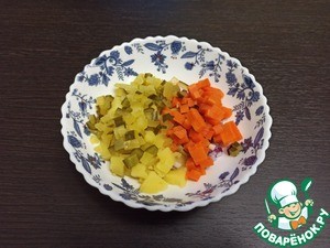 Овощной салат с сырно-чесночной заправкой