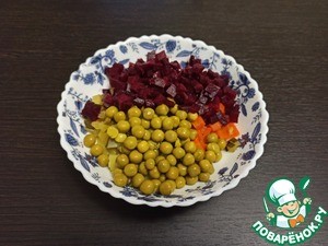 Овощной салат с сырно-чесночной заправкой