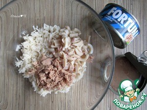 Рисовый салат "Тунец и кальмары"