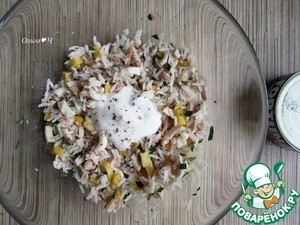 Рисовый салат "Тунец и кальмары"