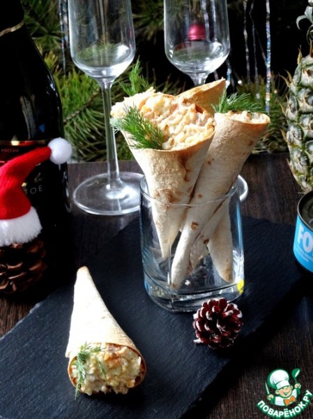 Рожок из лаваша с салатом "Мимоза"