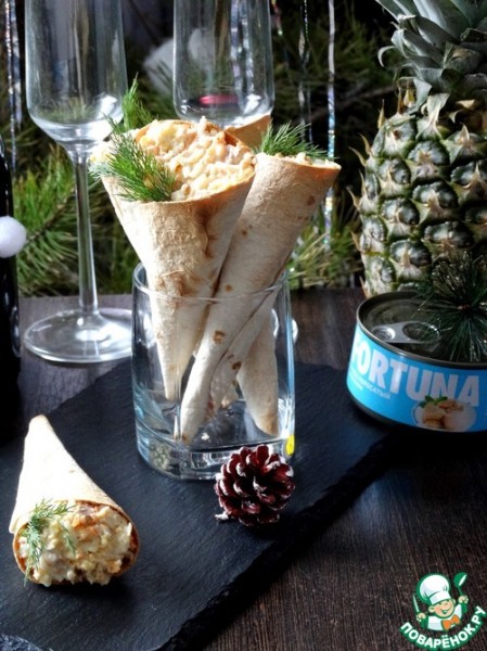 Рожок из лаваша с салатом "Мимоза"