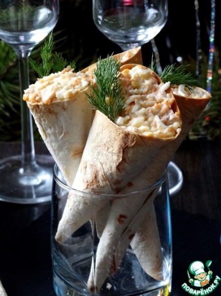 Рожок из лаваша с салатом "Мимоза"