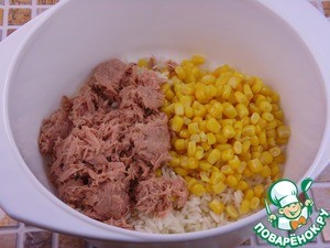 Рыбно-рисовый салат с кукурузой