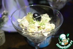 Салат "Праздничное настроение", порционная подача Салат "Праздничное настроение", порционная подача