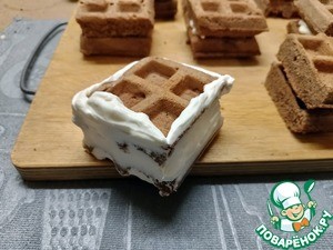Шоколадные мини-вафли с кремом-чиз Шоколадные мини-вафли с кремом-чиз