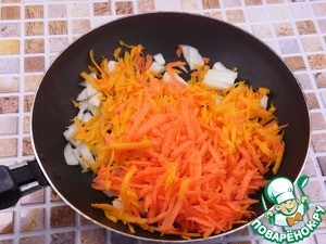 Суп-пюре с полентой, тыквой и креветками