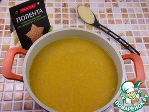 Суп-пюре с полентой, тыквой и креветками